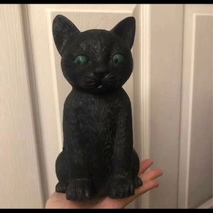 Black cat statue, like new, 8 inches tall
